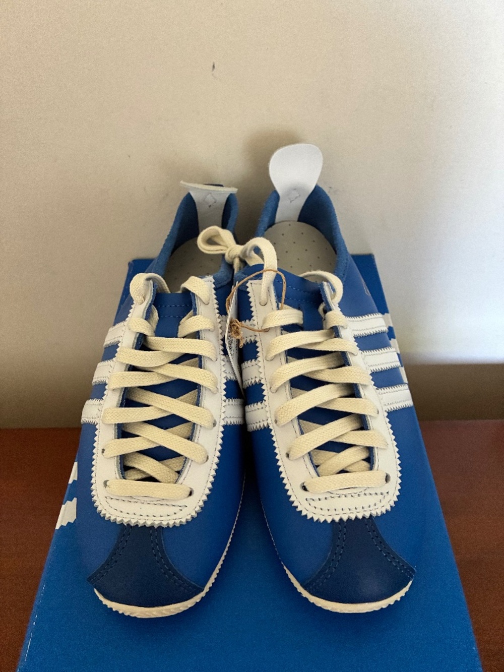 BNWT Men 5/Women 6 AdidasJapan Shoes - Bright Royal / Cloud White / Cream White